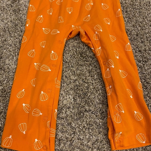 Pumpkin One Piece Sets 18M - Picture 7 of 9